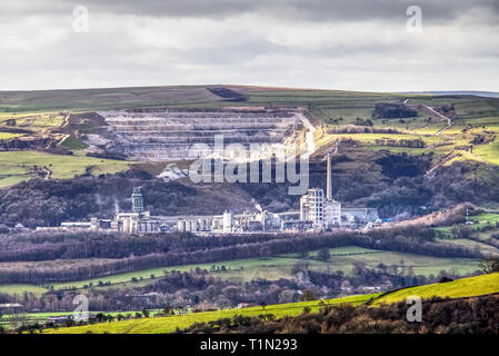 Breedon Hope Cement Works & limestone quarry viewed from Bamford Edge in the Peak District National Park, Derbyshire, UK Stock Photo