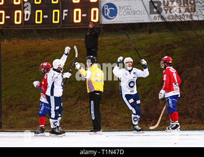 FINSPÅNG 20161226 Annandagsbandy i Finspång mellan Finspångs AIK (FAIK) och Borgia Norrköping BK på Arena Grosvad. Bilden: Jubel av Borgias nr 13 Markus Johansson. Bild Jeppe Gustafsson Stock Photo