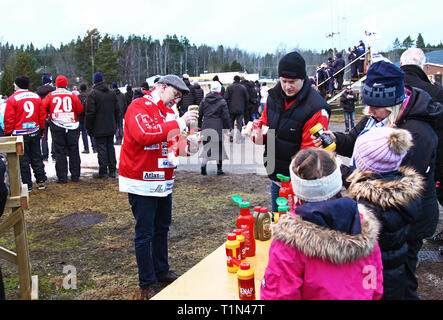 FINSPÅNG 20161226 Annandagsbandy i Finspång mellan Finspångs AIK (FAIK) och Borgia Norrköping BK på Arena Grosvad. Bild Jeppe Gustafsson Stock Photo