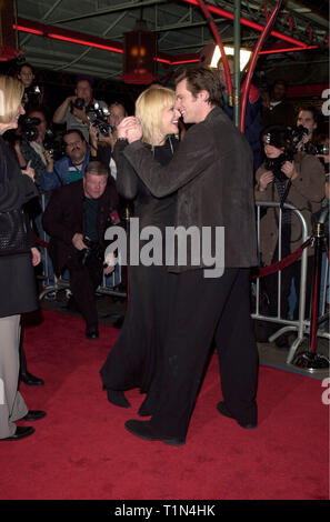 LOS ANGELES, CA. December 20, 1999:  Actor JIM CARREY & actress COURTNEY LOVE at the Los Angeles premiere of their new movie 'Man On The Moon.'    © Paul Smith / Featureflash Stock Photo