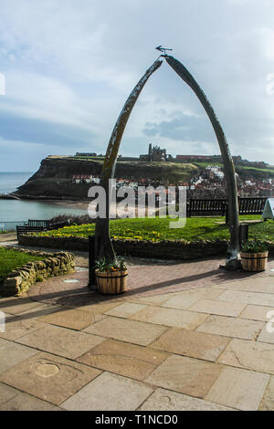 Whalebone Arch in Whitby, looking across to Whitby Abbey Stock Photo