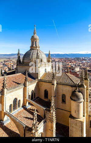 Segovia, Spain: view of the dome of the Cathedral and of Segovia old town from the top of the bell tower during Winter time. The snow capped peaks of  Stock Photo