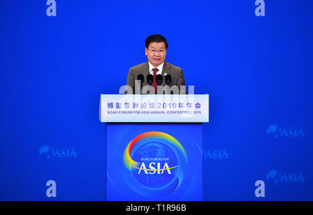 (190328) -- BOAO, March 28, 2019 (Xinhua) -- Lao Prime Minister Thongloun Sisoulith addresses the opening plenary of the Boao Forum for Asia (BFA) annual conference in Boao, south China's Hainan Province, March 28, 2019. (Xinhua/Guo Cheng) Stock Photo