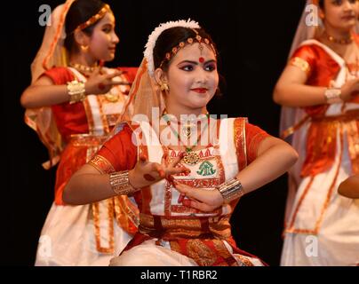 Guwahati, Assam, India. March 28, 2019. Artists performing Satriya Dance during Nritya Pravah at Sankardev Kalakhetra in Guwahati on Thursday, March 28, 2019. Credit: David Talukdar/Alamy Live News Stock Photo