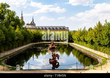 Sept 2018 - La Granja de San Ildefonso, Segovia, Spain: view of Fuente de la Carrera de Caballos and Royal Palace in Summer. The Royal Palace and its  Stock Photo