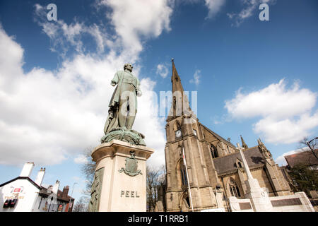 Sir Robert Peel Statue with the Parish Church of St Mary the Virgin in the background. Bury, Lancashire. Stock Photo