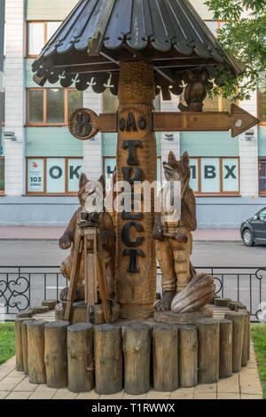 Brest, Belarus - July 30, 2018: Figures of animals carved from wood, on the street Brest. Stock Photo
