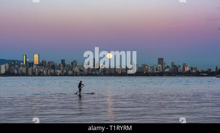 Super Worm Full Moon rising over Vancouver! Stock Photo