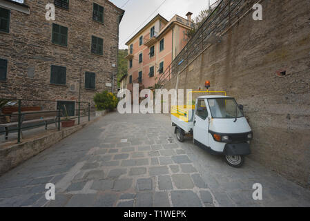 Street in a traditional Italian village Manarola (Cinque Terre, Italy) Stock Photo