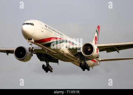 S2-AFP Biman Bangladesh Airlines Boeing 777-300 arriving at London Heathrow airport Stock Photo