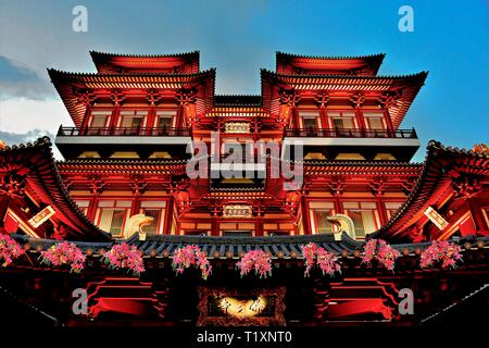 Exterior of Buddha Tooth Relic Temple in Chinatown, Singapore at evening blue hour and lit for Chinese New Year Stock Photo