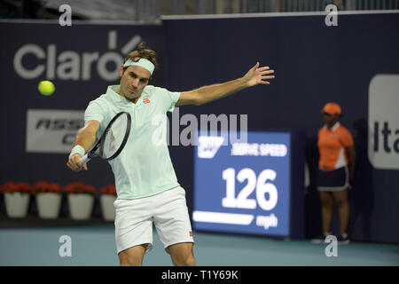 Miami Gardens, Florida, USA. 28th March, 2019. Roger Federer of Switzerland defeats Kevin Anderson of South Africa during day eleven of the Miami Open tennis on March 28, 2019 in Miami Gardens, Florida   People: Roger Federer Stock Photo