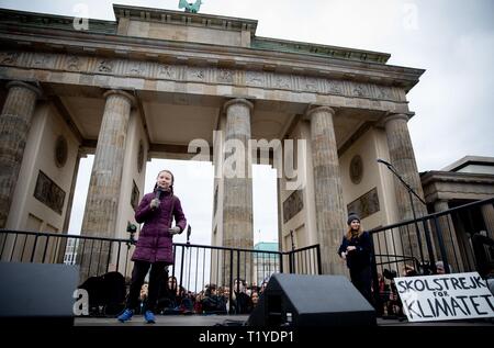 Berlin, Germany. 29th Mar, 2019. The environmental activist Greta Thunberg speaks to the students at the climate demonstration 'Fridays for Future' at the Brandenburg Gate. Credit: Kay Nietfeld/dpa/Alamy Live News Stock Photo