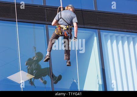 Bournemouth, Dorset, UK. 29th Mar, 2019. Staff working for telecommunications provider 4Com abseil down their new office building at One Lansdowne Plaza in Bournemouth which is 100ft high. They are raising funds for Hope Housing and Hope AOK Rucksack Appeal who provide support to homeless in Bournemouth. A lovely warm sunny day for the descent! Man abseils down. Credit: Carolyn Jenkins/Alamy Live News Stock Photo
