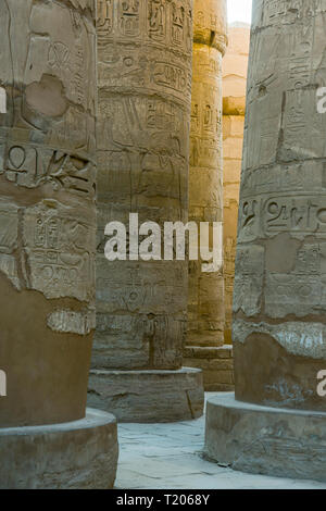 Ägypten, Luxor, Karnak-Tempel, Säulen des Hypostyls im Tempel des Amun-Re