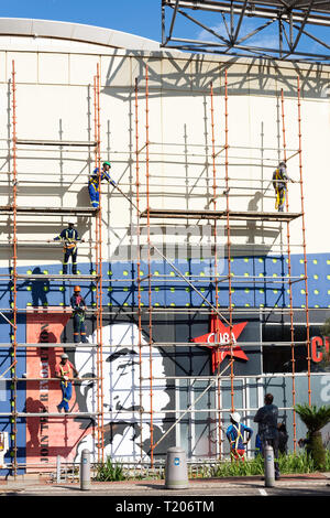 Workmen on scaffolding, Palm Boulevard, Umhlanga Ridge, Umhlanga, KwaZulu-Natal, South Africa Stock Photo