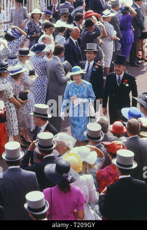 HM Queen Elizabeth attending Royal Ascot, Berkshire, England, UK. 1989 Stock Photo