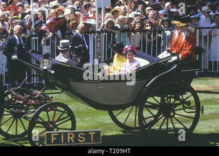 Princess Margaret in the carriage procession at The Royal Ascot race meeting, Berkshire, England, UK. 1989 Stock Photo