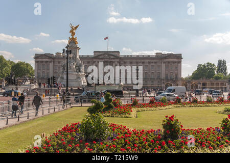 The Mall leading to Buckingham Palace in London,England,UK Stock Photo