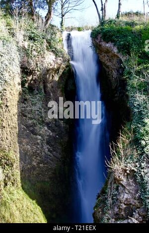 Dyserth, North Wales, UK. 29th Mar, 2019. Dyserth Falls in the spring heat Credit: IAN Fairbrother/Alamy Live News Stock Photo