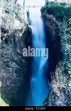 Dyserth, North Wales, UK. 29th Mar, 2019. Dyserth Falls in the spring heat Credit: IAN Fairbrother/Alamy Live News Stock Photo