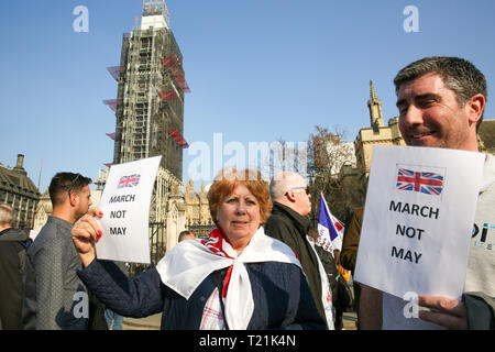 London, UK. 29th Mar, 2019. Protesters are seen holding placards outside House of Parliament during the demonstration. Leave campaigners protest against the delay to Brexit, on the day that UK was due to leave the European Union. British Prime Minister Theresa May’s Brexit deal was defeated for a third time by a margin of 58 votes. Credit: SOPA Images Limited/Alamy Live News Stock Photo
