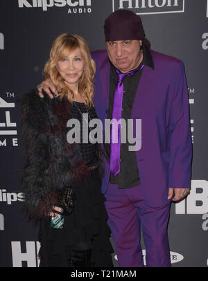 Brooklyn, USA. 29th Mar, 2019. NEW YORK, NEW YORK - MARCH 29: Maureen Van Zandt, Steven Van Zandt attend the 2019 Rock & Roll Hall Of Fame Induction Ceremony at Barclays Center on March 29, 2019 in New York City. Credit: Imagespace/Alamy Live News Stock Photo