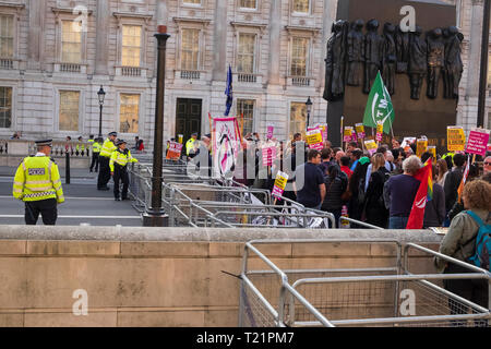 London, UK. 29th March 2019, the day the UK was due to leave the EU. There was some trouble later outside Downing Street but earlier at 5pm secure police cordons restricted access along Whitehall in both directions creating a sterile zone. Behind these barriers a counter-demo by the Stand up to Racism group. Credit: Scott Hortop/Alamy Live News. Stock Photo