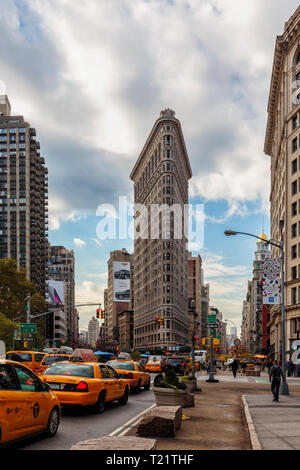 Flatiron Building, New York City, New York State, USA.  The 22 storey, 285 foot (87 meters) tall building designed by Daniel Burnham was completed in  Stock Photo