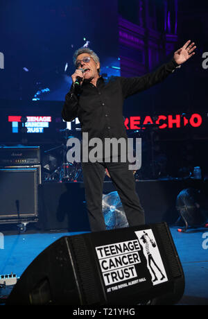 TCT's Honorary Patron Roger Daltrey CBE presents Doves during the Teenage Cancer Trust Concert, Royal Albert Hall, London. Stock Photo
