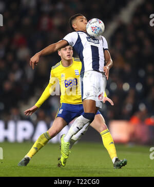 West Bromwich Albion's Mason Holgate (right) and Birmingham City's Connor Mahoney battle for the ball during the Sky Bet Championship match at The Hawthorns, West Bromwich. Stock Photo