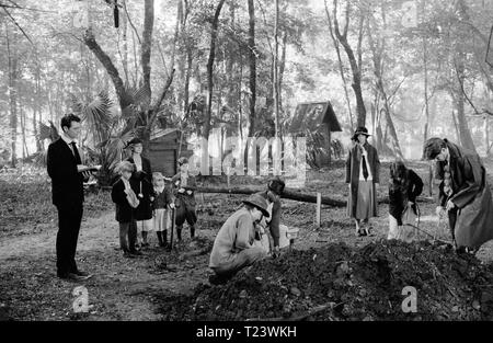 Cross Creek (1983) Kenneth V Vickery, Ike Eisenmann, Alfre Woodard, Joanna Miles, Keith Michel,Nora Rogers, Mary Steenburgen, Cary Guffey, Dana Hill, Peter Coyote,      Date: 1983 Stock Photo