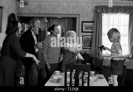 Holiday on the Buses (1973) Anna Karen, Reg Varney,  Bob Grant,  Adam Rhodes,  Doris Hare,      Date: 1973 Stock Photo