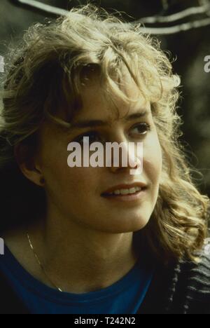 Link (1986) Elisabeth Shue, Date: 1986 Stock Photo: 242264133 - Alamy