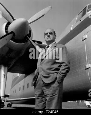 The Man in the Sky (1957) Walter Fitzgerald,      Date: 1957 Stock Photo