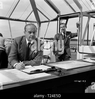 The Man in the Sky (1957)  Walter Fitzgerald, Ernest Clark,      Date: 1957 Stock Photo