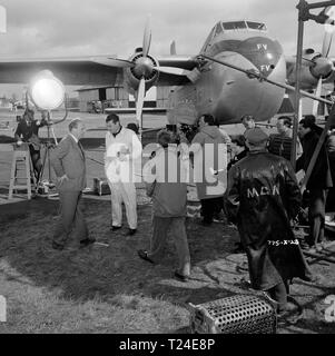 The Man in the Sky (1957)  Jack Hawkins,  Walter Fitzgerald,      Date: 1957 Stock Photo
