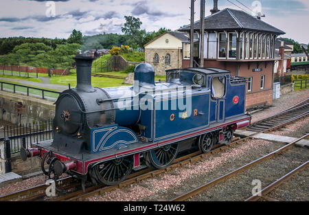 Caledonian Railway 0-4-4T No 419 runs along Bo'ness foreshore.  The S.R.P.S. line at Bo'ness and Kinneil on the Firth of Forth in Scotland. Stock Photo