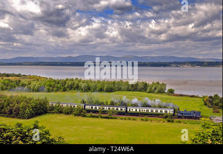 Caledonian Railway 0-4-4T No 419 runs along Bo'ness foreshore.  The S.R.P.S. line at Bo'ness and Kinneil on the Firth of Forth in Scotland. Stock Photo