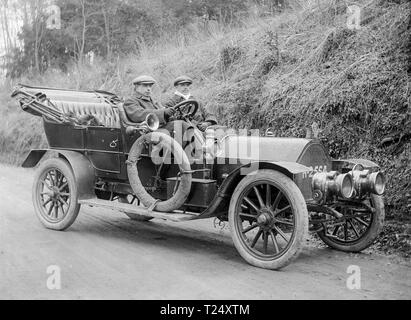 A Darracq 20/32 Four Cylinder Motor Car, licence plate, or registration plate number  H-2554. Photograph taken in Reading in England in 1906. It has an AA (Automobile Association) radiator badge, number 5464, fitted. Photo shows driver and one passenger. Stock Photo