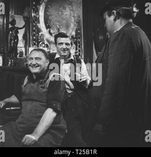 Sparrows Can't Sing (1962)  Arthur Mullard, Roy Kinnear,      Date: 1962 Stock Photo