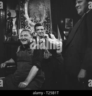 Sparrows Can't Sing (1962)  Arthur Mullard, Roy Kinnear,      Date: 1962 Stock Photo