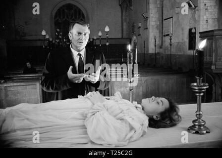 To the Devil a Daughter (1976)  Denholm Elliott, Anna Bentinck,     Date: 1976 Stock Photo