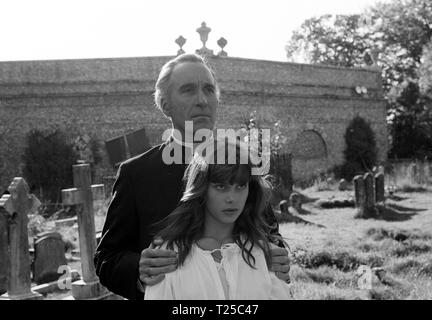 TO THE DEVIL A DAUGHTER CHRISTOPHER LEE, NASTASSJA KINSKI Date: 1976