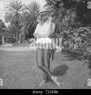 Wonderful Life (1964)  Susan Hampshire,     Date: 1964 Stock Photo