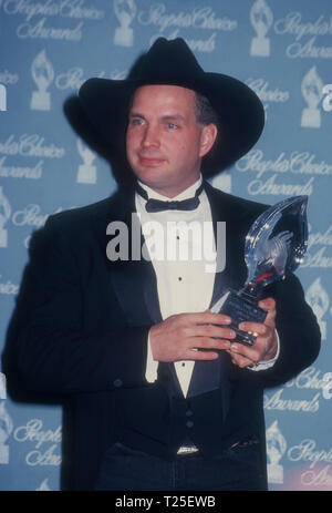 CULVER CITY, CA - MARCH 8: Singer Garth Brooks attends the 20th Annual People's Choice Awards on March 8, 1994 at Sony Picture Studios in Culver City, California. Photo by Barry King/Alamy Stock Photo Stock Photo