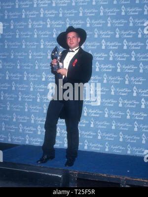 CULVER CITY, CA - MARCH 8: Singer Garth Brooks attends the 20th Annual People's Choice Awards on March 8, 1994 at Sony Picture Studios in Culver City, California. Photo by Barry King/Alamy Stock Photo Stock Photo