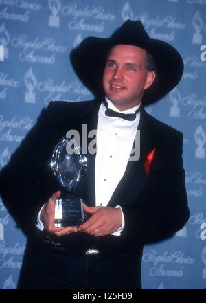 CULVER CITY, CA - MARCH 8: Singer Garth Brooks attends the 20th Annual People's Choice Awards on March 8, 1994 at Sony Picture Studios in Culver City, California. Photo by Barry King/Alamy Stock Photo Stock Photo