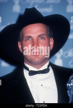 CULVER CITY, CA - MARCH 8: Singer Garth Brooks attends the 20th Annual People's Choice Awards on March 8, 1994 at Sony Picture Studios in Culver City, California. Photo by Barry King/Alamy Stock Photo Stock Photo