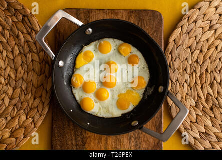 sunny side up quail eggs, fried quail eggs served in a small pan Stock Photo